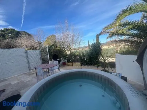 maison t2 avec jaccuzi wifi parking - Image 1
