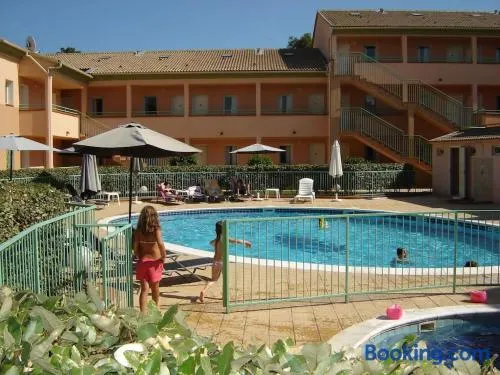 Grazioso bilocale a 200 m dal mare in residence con piscina e WI-FI - Image 1