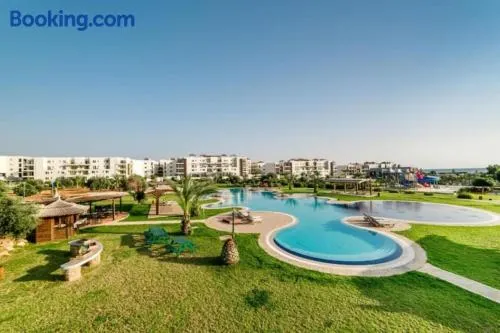 Large Super Lux apartment in Thalassa Beach Resort - Image 1