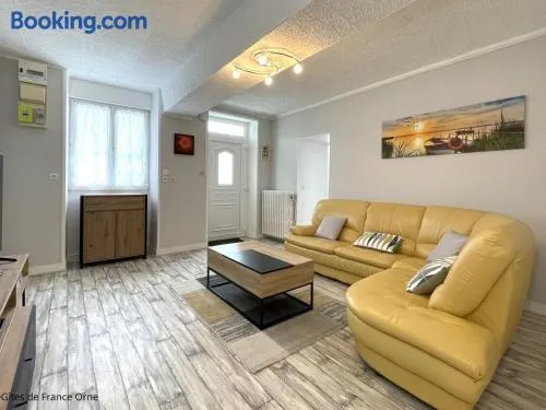 Maison Normande Confortable avec Jardin et WiFi - Image 1