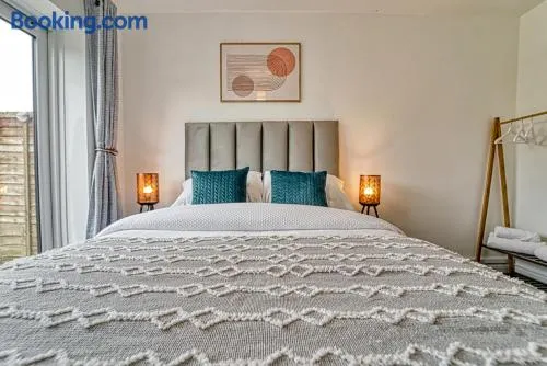 Worcester- 3 Bedrooms - Image 1