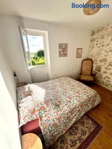 Jolie maison de village au calme avec terrasse - Image 1