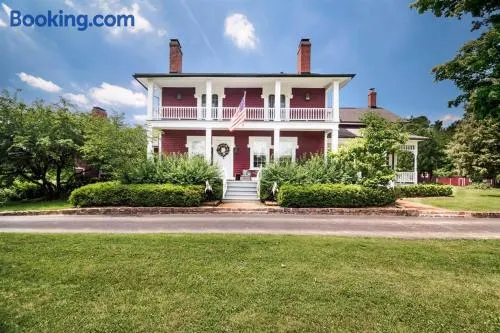 Historic Metamora Red House Farm - Image 1