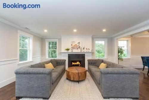 Ultra-Luxurious Home near Boston Pet-Friendly - Image 1