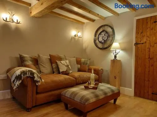Woodys Retreat Cosy One Bed Cottage - Image 1