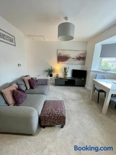 Compact Modern Apartment Single Person or Couple Only - Image 1