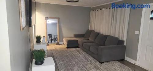 Spacious 3-Bedroom House in Atl - Image 1