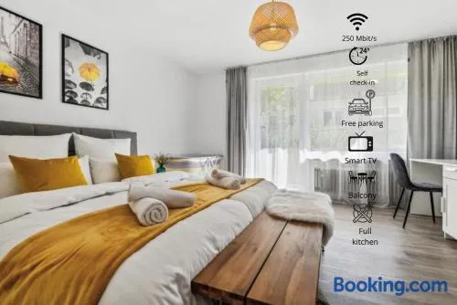 Gelbe Koffer - Komfort Apartment in Homburg mit 3 separaten Schlafzimmern - 1 km zur Uniklinik - bis 6 Pers - Image 1