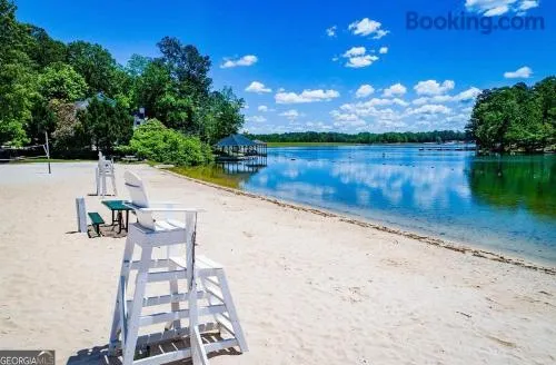 Starz Luxury Vacational Home - Image 1