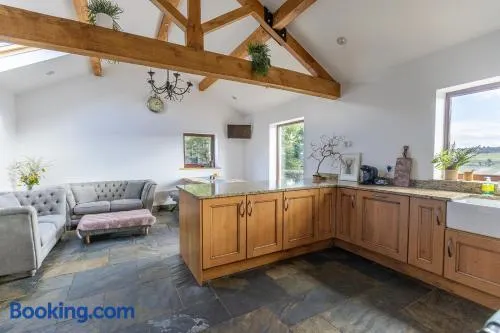 GARDEN FIELD COTTAGE - Spacious Holmbridge Home with Rolling Hill Views - Image 1