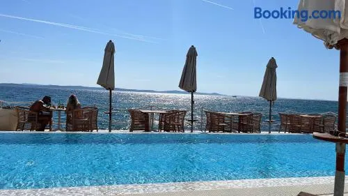 Sunny apartman u resortu, Petrčane, apartman za 4, AKCIJA! - Image 1