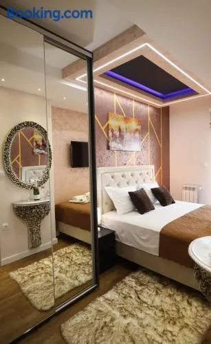 Imperial Lux Apartment - Image 1