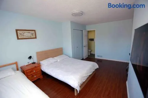Richmond Airport Cozy Holiday House - Image 1