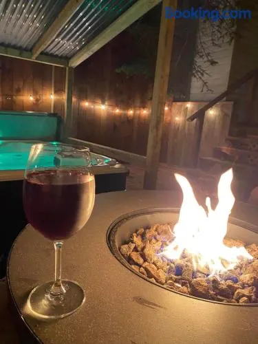 Jeans Place A Hot tub Oasis - Image 1