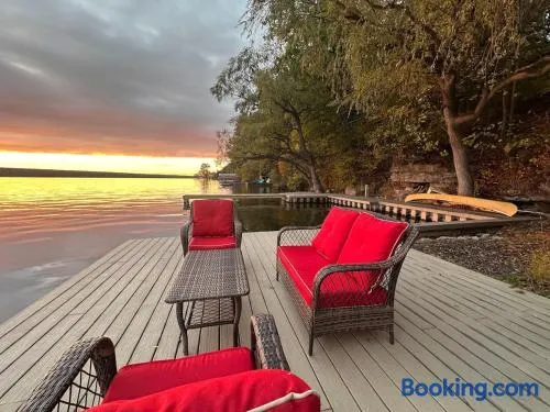Cayuga lake cottage with private lake access - Image 1