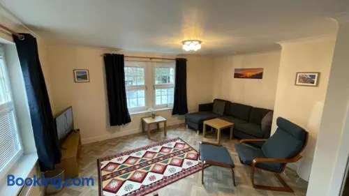 Peebles Cardona Cozy 2 x bedroom Apartment - Image 1