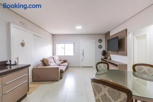 Casa completa com quintal ideal para famílias - Image 1