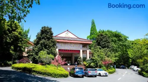 E-mei Mountain Hotel - Image 1