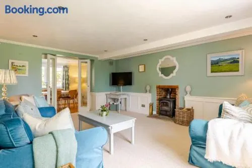 Charming Barn Retreat Near Pewsey & Woodborough - Image 1