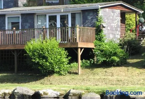 Lakeside view chalet - Image 1