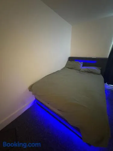 Stylish one bedroom flat in a great location - Image 1