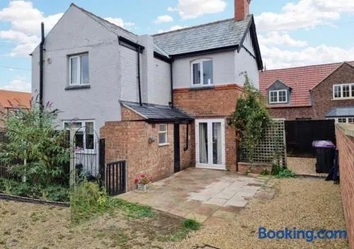 Charming 3-Bed Home in Quaint Lincolnshire Village - Image 1