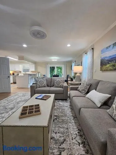 Hillside Retreat - Image 1