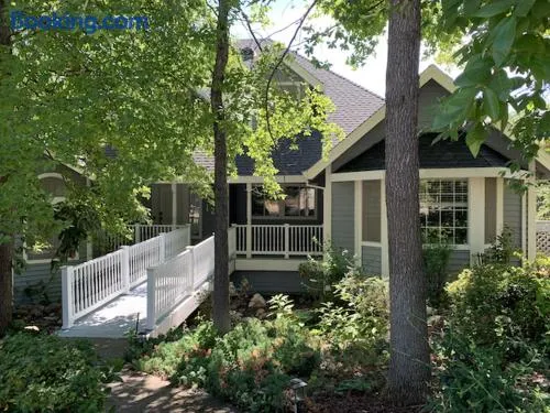 Executive home in a serene park like setting - Image 1