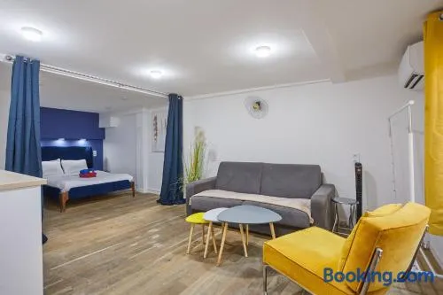 Rent a Room - 2P Passage du Caire - Image 1