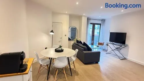 Extra large spacious 1 Bedroom private apartment, Nr St Albans City Station, Business, contractor, Parking, WiFi - Image 1