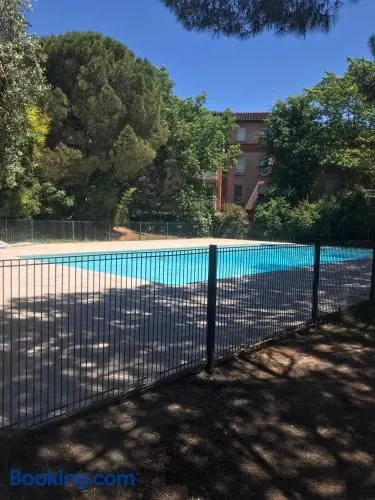 T2 climatisé jardin & court de tennis/piscine /parking/fibre - Image 1