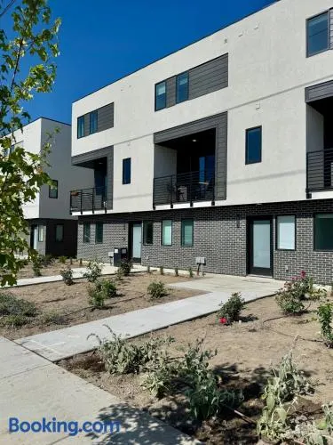 4BR Townhome near Downtown-SLC Airport - Image 1