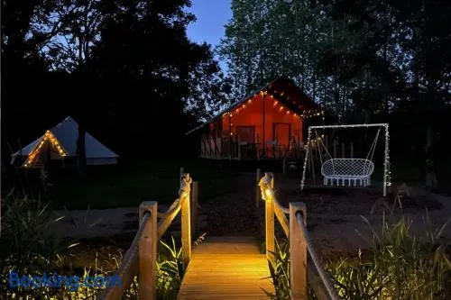 Marabou Safari Lodge - Image 1