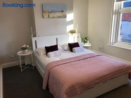 Three Bedroom City Home with Garden - Image 1
