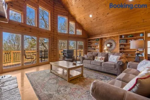 Hideaway Lodge - Image 1
