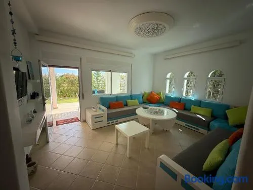 Logement Cozy avec Jardin et Piscine - Mer à 3 Minutes - Image 1