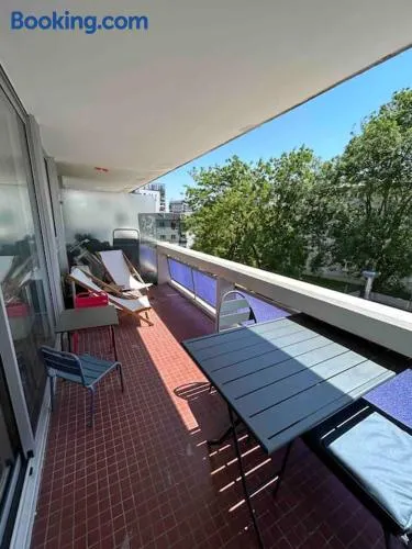 Superbe appartement, terrasse, accès direct RER - Image 1