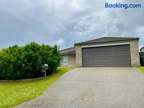 4 bedroom house south Brisbane - Image 1