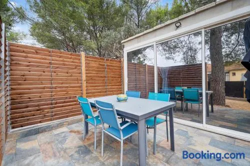 Agréable studio entièrement équipé avec jardin et terrasse | Vue jardin | Avec animaux autorisés - Image 1