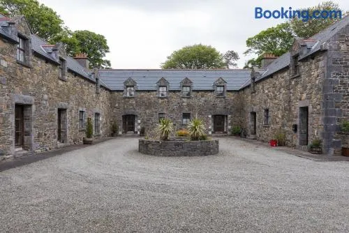 3 Clos Na Feirme Three Bedroom House with Hot Tub - Image 1
