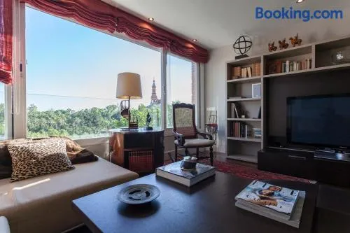 Spacious Apartment with Views of Plaza de España & María Luisa Park - Image 1