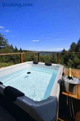 Juralodgespa Chalet isolé avec jacuzzi - Image 1
