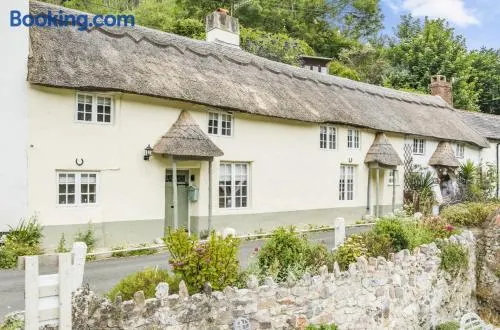 Coombe Cottage - Image 1