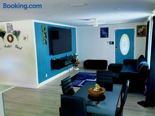 Serene 3-Bedroom renovated house with AC in Fort Lauderdale - Image 1