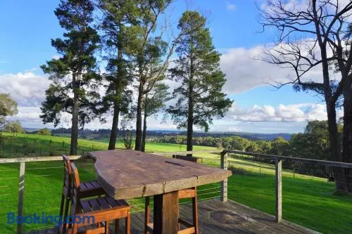 Gorgeous villa 10 acre of land - Image 1