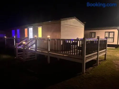 Sleeps6-FamilyFriendly-CamberSands-5MinToBeach - Image 1