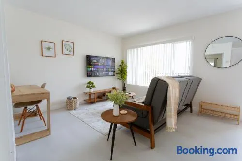 King Suite - 2min Walk to Beach Close to Downtown! - Image 1