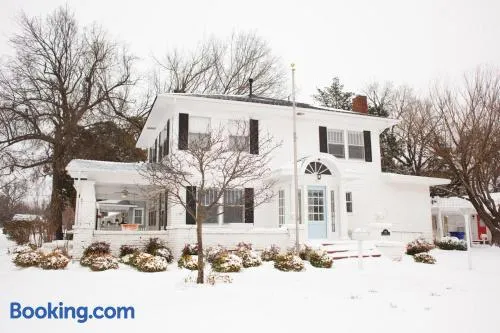 The Bishop Charming 4BR Retreat OU Campus 100yo - Image 1