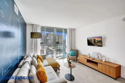 Waterfront Modern 1 BDR in Resort Beach Pool 607 - Image 1