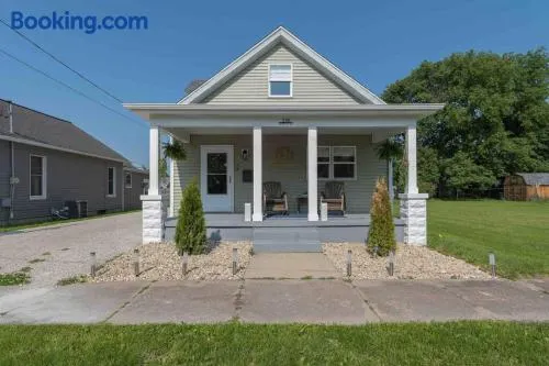 Home 15 min from Starved Rock and Chicago Skydive! - Image 1